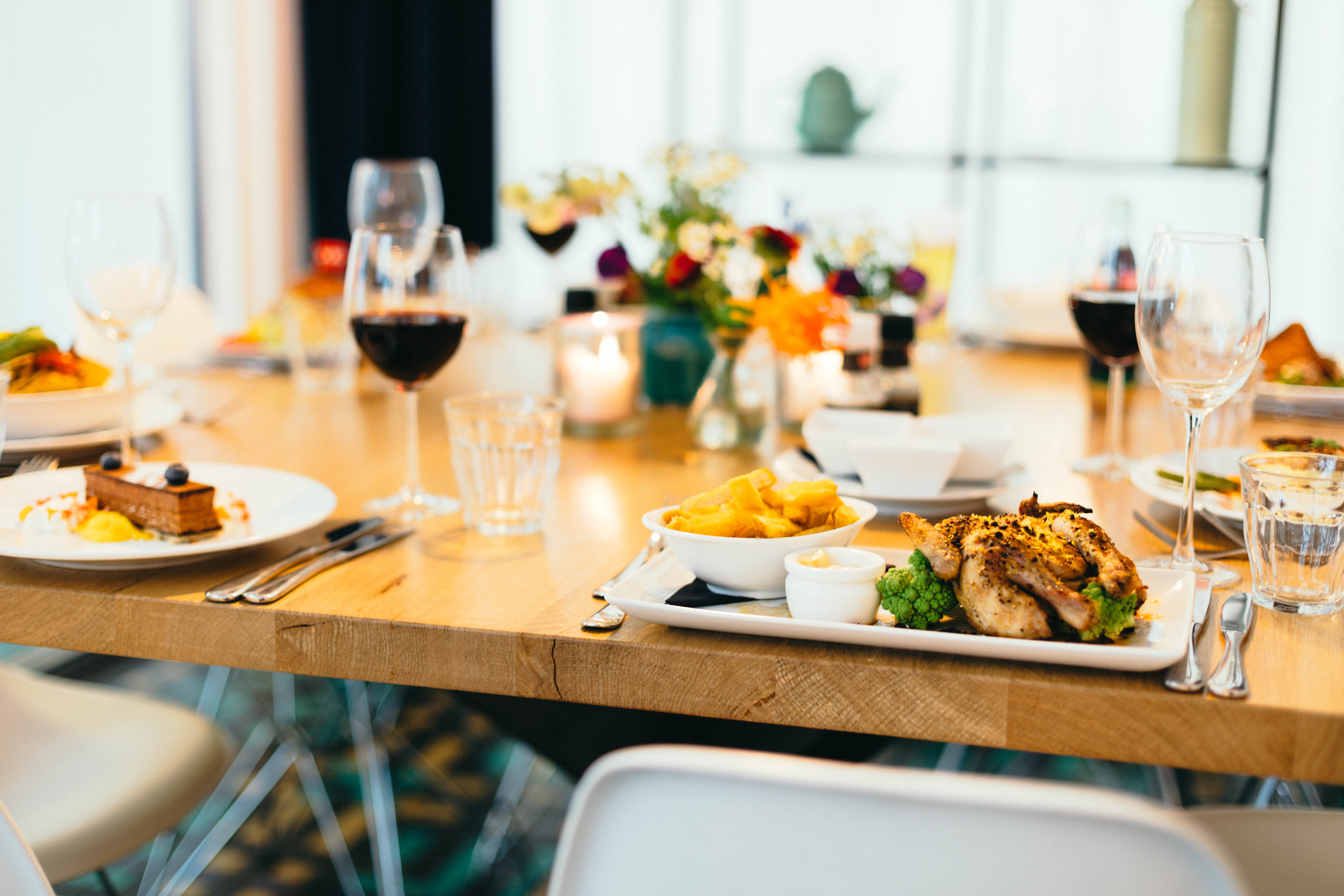 Gastronomie De Bazel Geserveerd diner met wijn - gastronomie De Bazel