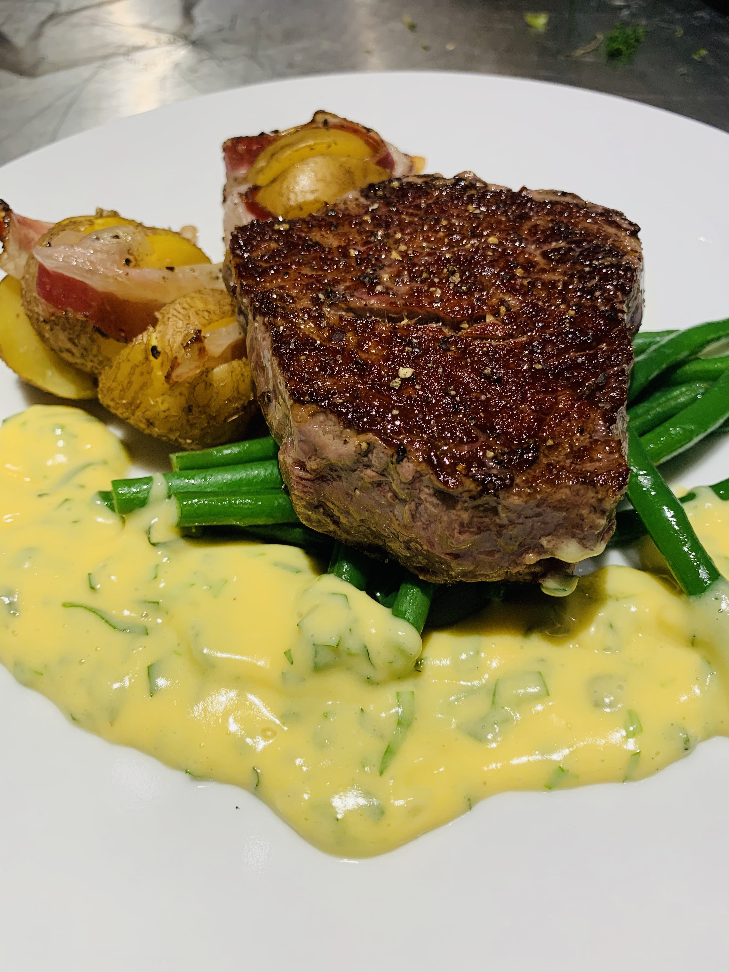 Biefstuk met béarnaise saus - diner De Bazel