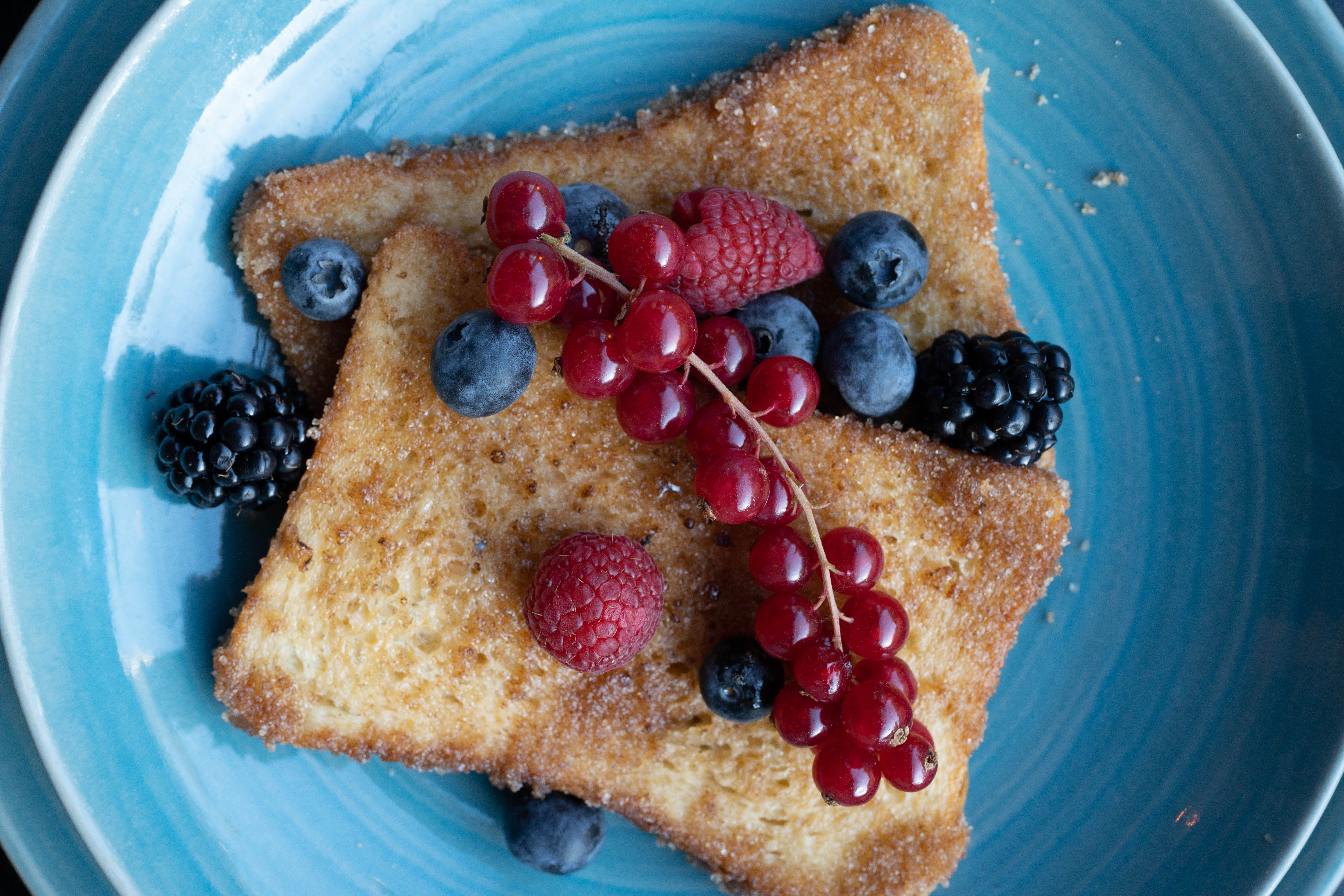 Ontbijt bij De Bazel French toast met vers fruit - ontbijt De Bazel